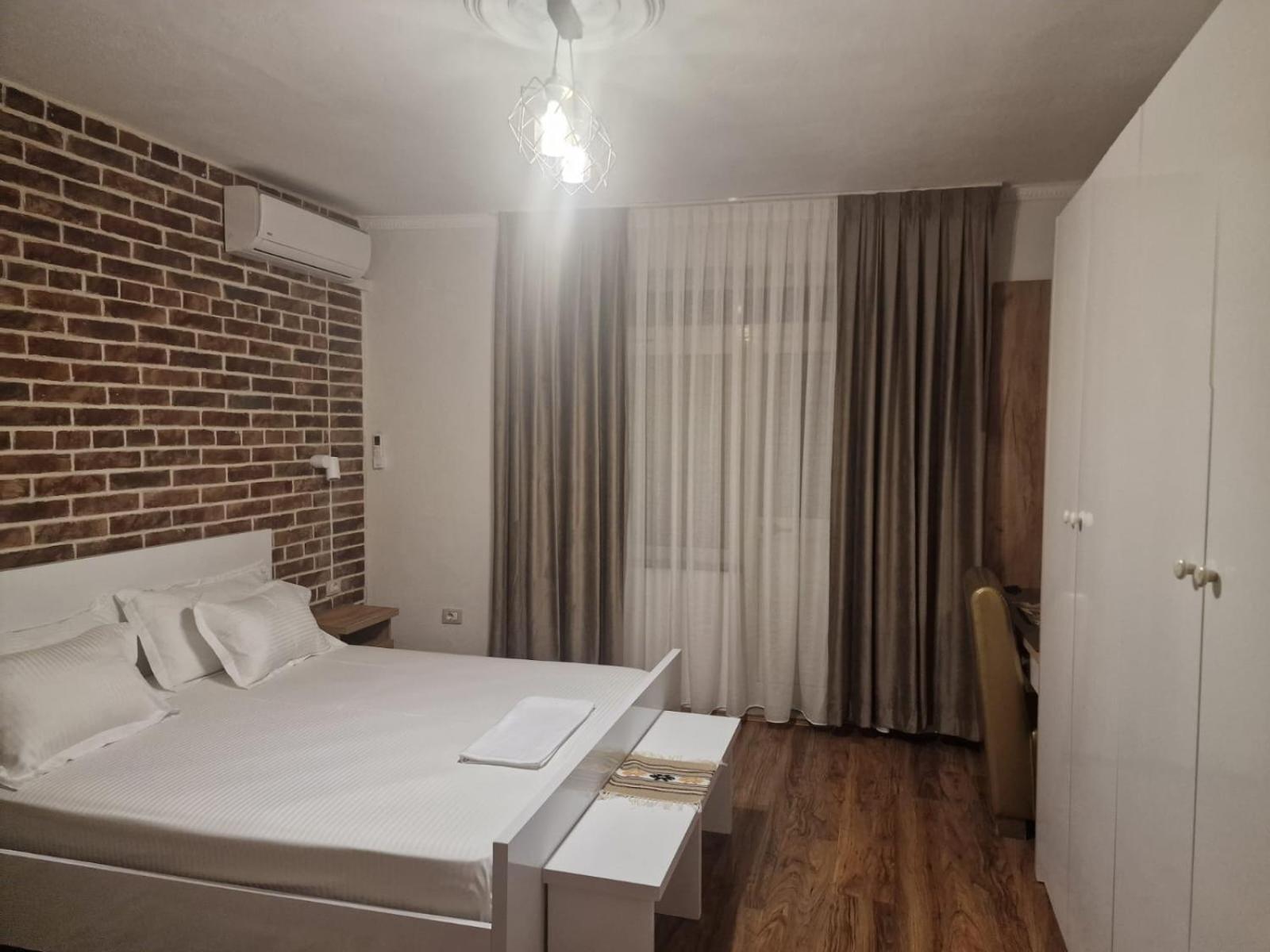 27 Center House Shkodër